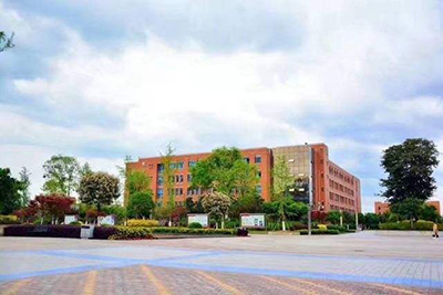 南部县升钟职业中学校园风景